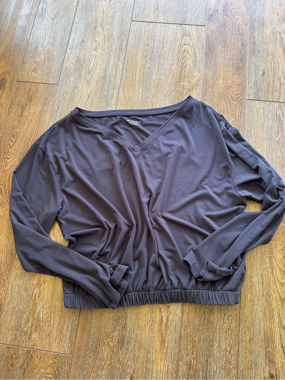 Athleta Black Bubble Hem V-Neck Long Sleeve Top